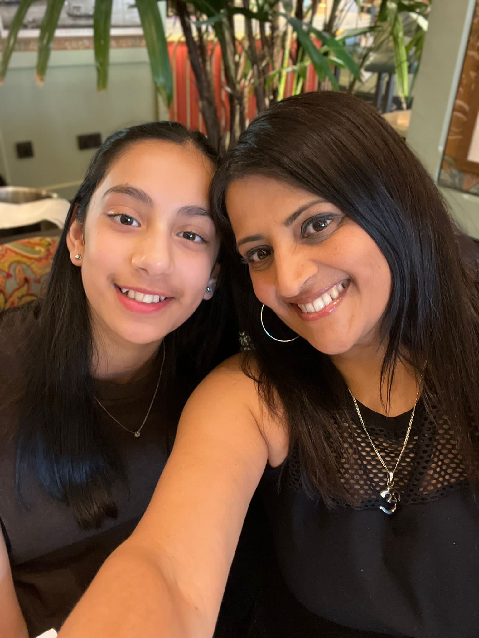 nila in restaurant 3 clock-time