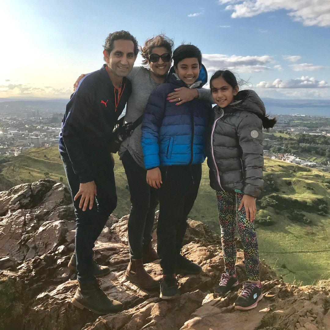 family4 A family at the top of a hill